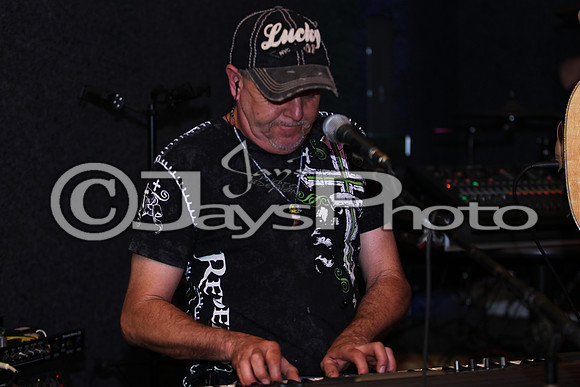 Midnight Hurricanes (Bubba Brew's) 4-26-2015 (©Justin Manning) JWM_0078
