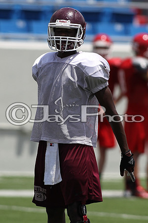 Football Team Camp (War Memorial Stadium) 6-16-2015 (©Justin Manning) JWM_0006