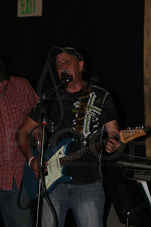 Midnight Hurricanes (Boogies Bar & Grill) 9-13-2014 (©Justin Manning) JWM_116