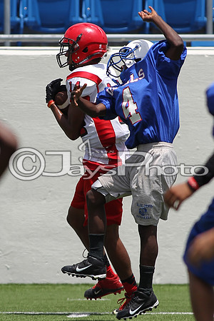 Football Team Camp (War Memorial Stadium) 6-16-2015 (©Justin Manning) JWM_0023