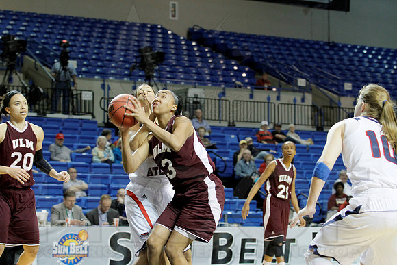 Florida Atlantic vs. UL-Monroe Women's JWM0303 (©Justin Manning)