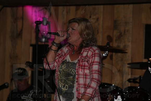 Midnight Hurricanes (Boogies Bar & Grill) 9-13-2014 (©Justin Manning) JWM_043