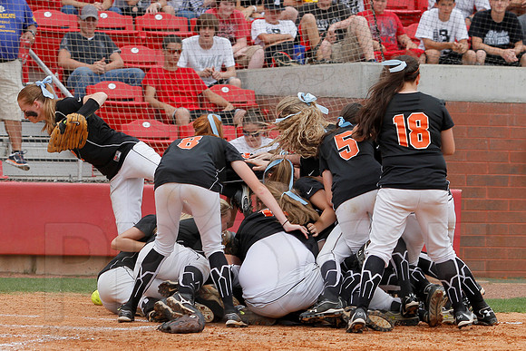 2A Magnet Cove vs. Bigelow- State Softball Finals (Bogle Park) 5-18-13 (© Justin Manning) JWM0168