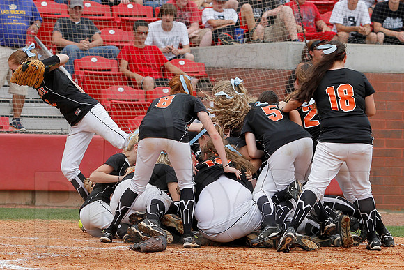 2A Magnet Cove vs. Bigelow- State Softball Finals (Bogle Park) 5-18-13 (© Justin Manning) JWM0169