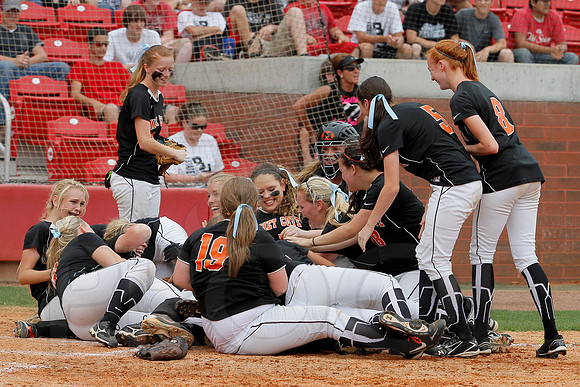 2A Magnet Cove vs. Bigelow- State Softball Finals (Bogle Park) 5-18-13 (© Justin Manning) JWM0173