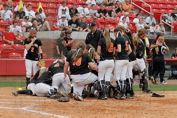 2A Magnet Cove vs. Bigelow- State Softball Finals (Bogle Park) 5-18-13 (© Justin Manning) JWM0174