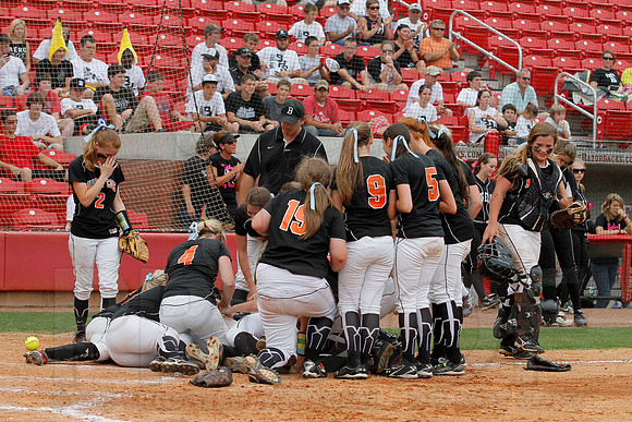 2A Magnet Cove vs. Bigelow- State Softball Finals (Bogle Park) 5-18-13 (© Justin Manning) JWM0175