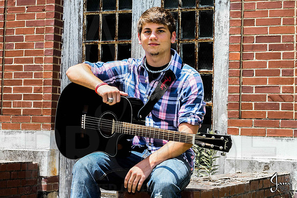 Tyler Moreland senior pictures 7-14-13 (© Justin Manning) JWM0019