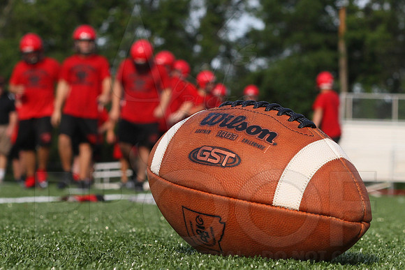 Harmony Grove football practice 2 adays 8-6-13 (© Justin Manning) JWM0049