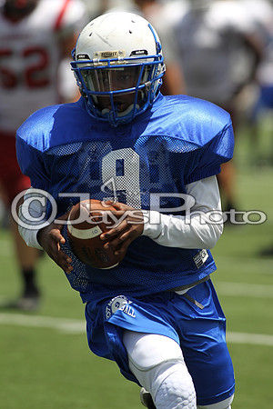 Football Team Camp (War Memorial Stadium) 6-16-2015 (©Justin Manning) JWM_0017