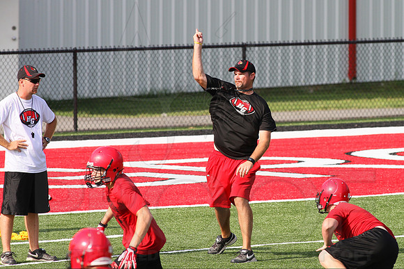 Harmony Grove football practice 2 adays 8-6-13 (© Justin Manning) JWM0056