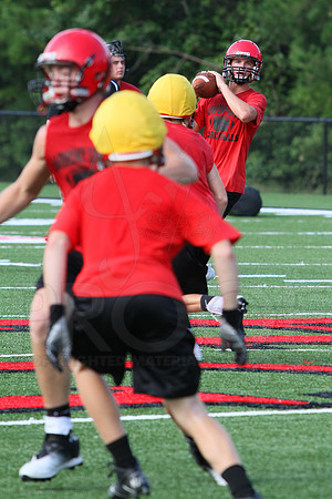 Harmony Grove football practice 2 adays 8-6-13 (© Justin Manning) JWM0034