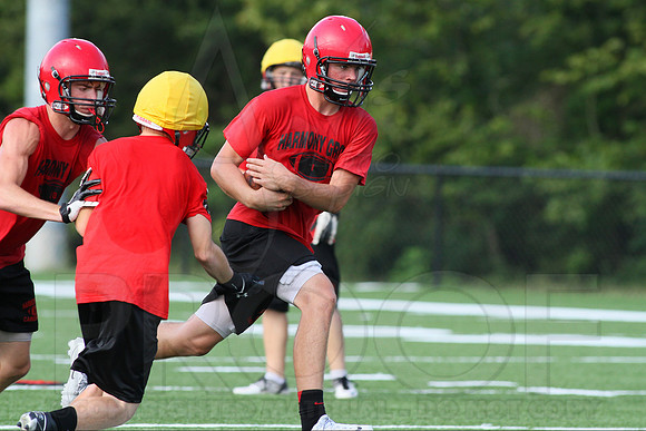 Harmony Grove football practice 2 adays 8-6-13 (© Justin Manning) JWM0039