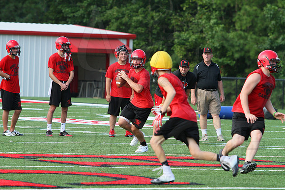 Harmony Grove football practice 2 adays 8-6-13 (© Justin Manning) JWM0033