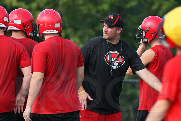 Harmony Grove football practice 2 adays 8-6-13 (© Justin Manning) JWM0043