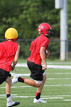 Harmony Grove football practice 2 adays 8-6-13 (© Justin Manning) JWM0032