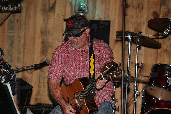 Midnight Hurricanes (Boogies Bar & Grill) 9-13-2014 (©Justin Manning) JWM_079