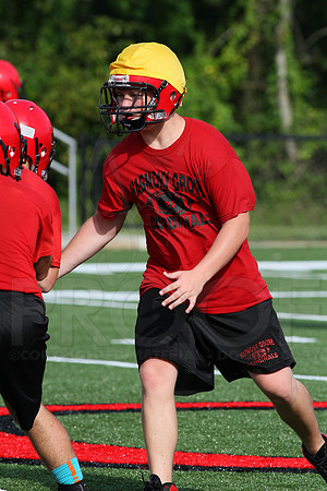 Harmony Grove football practice 2 adays 8-6-13 (© Justin Manning) JWM0052