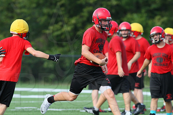 Harmony Grove football practice 2 adays 8-6-13 (© Justin Manning) JWM0040