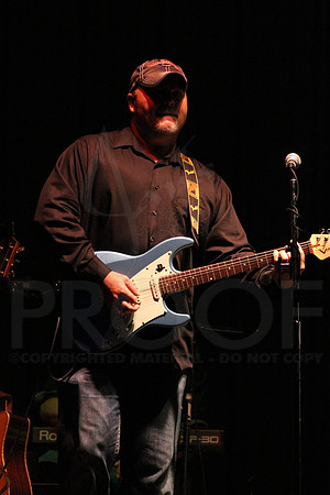 Midnight Hurricanes (Pine Tree Festival) 8-1-2014 (©Justin Manning) JWM_043