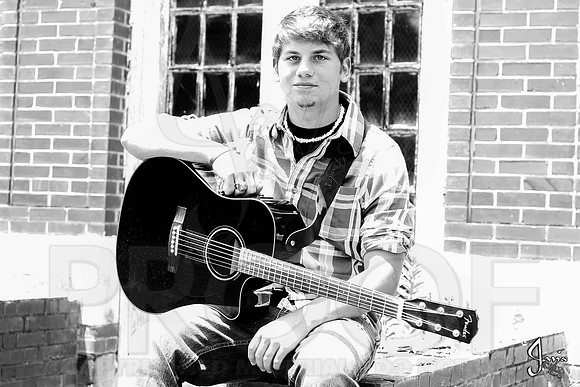 Tyler Moreland senior pictures 7-14-13 (© Justin Manning) JWM0016