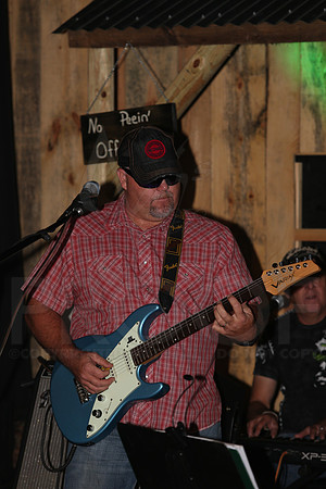 Midnight Hurricanes (Boogies Bar & Grill) 9-13-2014 (©Justin Manning) JWM_029