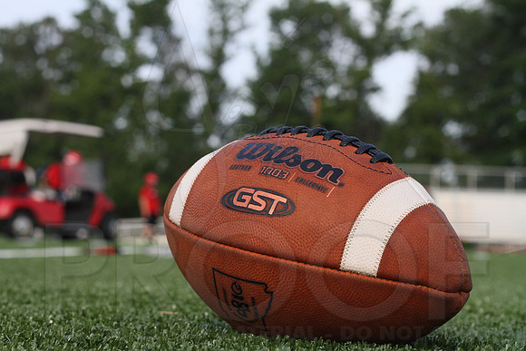 Harmony Grove football practice 2 adays 8-6-13 (© Justin Manning) JWM0048