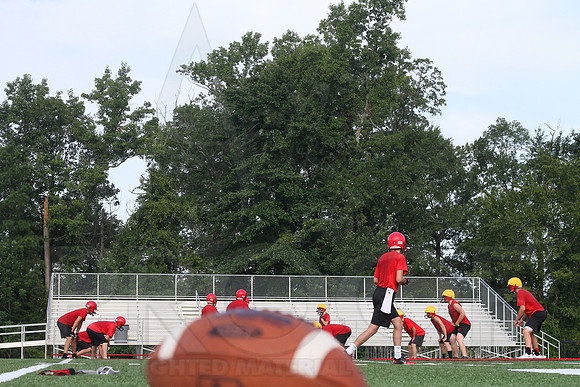 Harmony Grove football practice 2 adays 8-6-13 (© Justin Manning) JWM0046