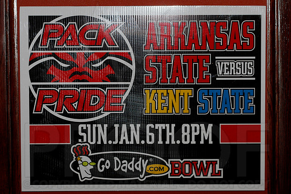 Go Daddy Bowl Registration 1-2-12 (Justin Manning)0013