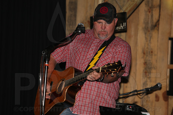 Midnight Hurricanes (Boogies Bar & Grill) 9-13-2014 (©Justin Manning) JWM_118