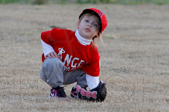 T-ball Angels vs Panthers 3-28-13 (© Justin Manning) JWM0009