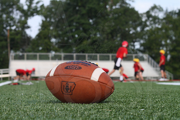 Harmony Grove football practice 2 adays 8-6-13 (© Justin Manning) JWM0047