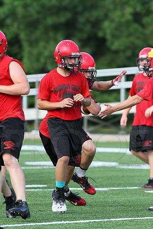 Harmony Grove football practice 2 adays 8-6-13 (© Justin Manning) JWM0042