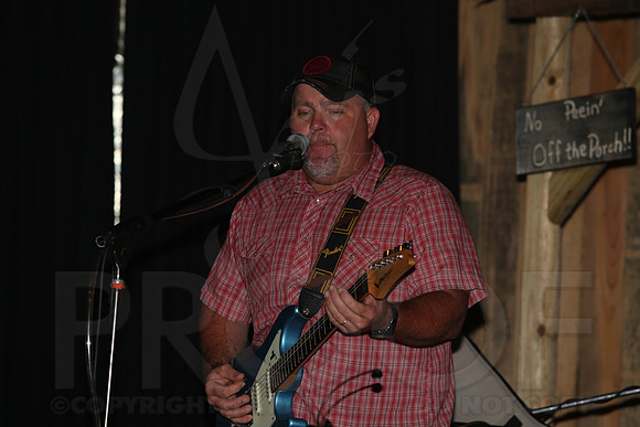 Midnight Hurricanes (Boogies Bar & Grill) 9-13-2014 (©Justin Manning) JWM_151