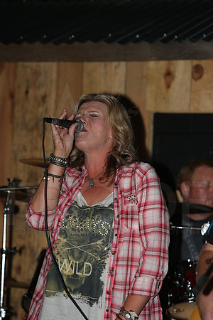 Midnight Hurricanes (Boogies Bar & Grill) 9-13-2014 (©Justin Manning) JWM_066