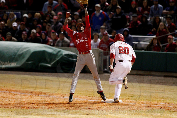 Miss Valley State @ Arkansas Baseball 3-27-13 (© Justin Manning) JWM0221