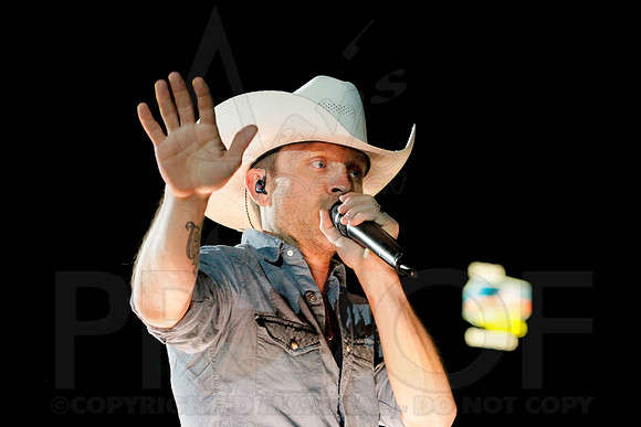Justin Moore Concert 4-25-2014 (© Justin Manning) JWM_0497
