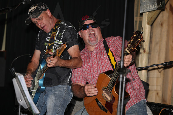 Midnight Hurricanes (Boogies Bar & Grill) 9-13-2014 (©Justin Manning) JWM_088