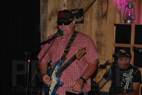 Midnight Hurricanes (Boogies Bar & Grill) 9-13-2014 (©Justin Manning) JWM_032
