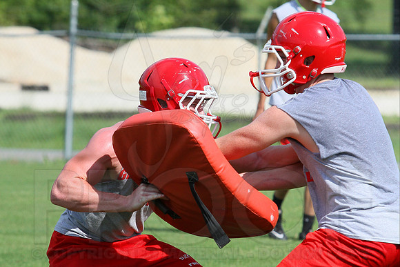 Glen Rose football practice 2 adays 8-6-13 (© Justin Manning) JWM0018