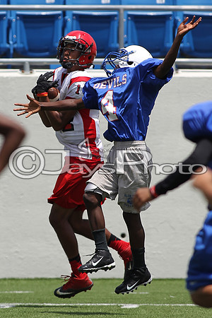 Football Team Camp (War Memorial Stadium) 6-16-2015 (©Justin Manning) JWM_0022