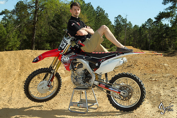 Devin Guthrie senior pictures_JWM_0052