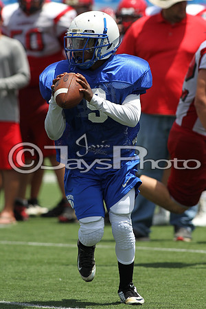 Football Team Camp (War Memorial Stadium) 6-16-2015 (©Justin Manning) JWM_0013