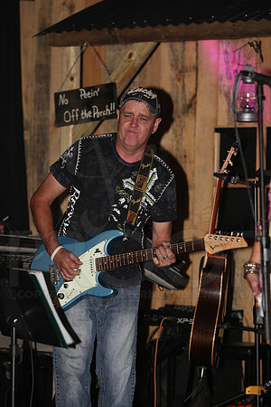 Midnight Hurricanes (Boogies Bar & Grill) 9-13-2014 (©Justin Manning) JWM_108