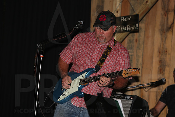 Midnight Hurricanes (Boogies Bar & Grill) 9-13-2014 (©Justin Manning) JWM_144