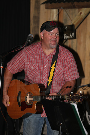 Midnight Hurricanes (Boogies Bar & Grill) 9-13-2014 (©Justin Manning) JWM_127