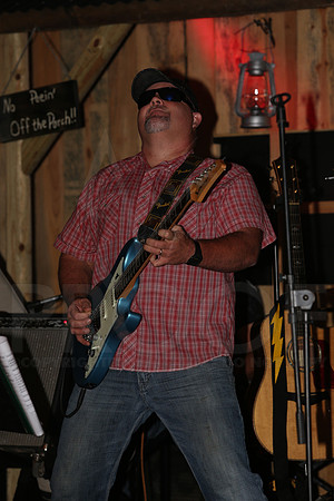 Midnight Hurricanes (Boogies Bar & Grill) 9-13-2014 (©Justin Manning) JWM_019