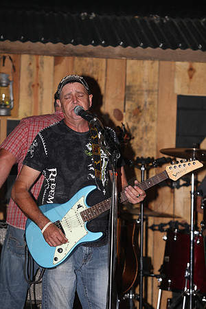 Midnight Hurricanes (Boogies Bar & Grill) 9-13-2014 (©Justin Manning) JWM_100