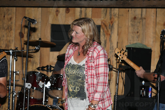 Midnight Hurricanes (Boogies Bar & Grill) 9-13-2014 (©Justin Manning) JWM_121