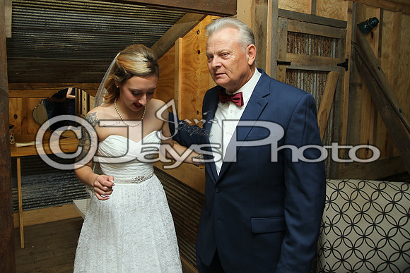 Mollie & Dustin Derrick 10-21-17_JWM0074